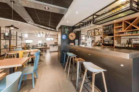 Campanile Chartres Centre - Gare - CATHÉDRALE Отели в г. Сент-Арну-Де-Буа