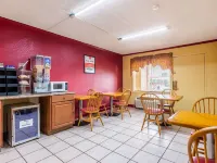 Econo Lodge Charlotte Airport Area Hotels near Enderly Park