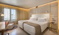 NH Collection Lisboa Liberdade Hotel dekat Carmo Convent