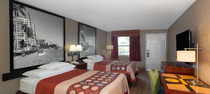 Super 8 by Wyndham Bradenton Sarasota Area Hotels in Bradenton