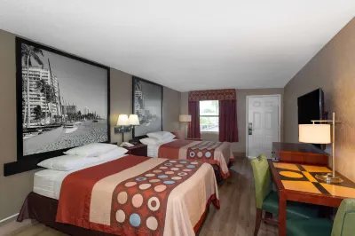 Super 8 by Wyndham Bradenton Sarasota Area Hotels near Sarasota Bradenton International Airport