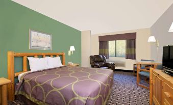 Super 8 by Wyndham Cloquet