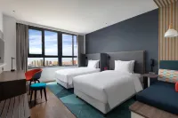 Holiday Inn Express Chengdu Longquanyi North Hotels near Weiran Flower Field