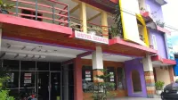 RedDoorz @ Sedayu 1 Parapat Hotels in Girsang Sipangan Bolon