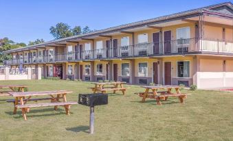 Days Inn by Wyndham Lavonia