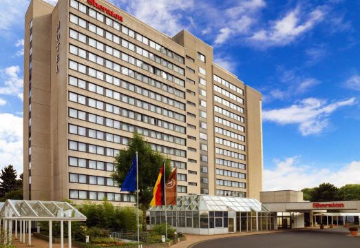 Crowne Plaza Frankfurt Congress Hotel 야경