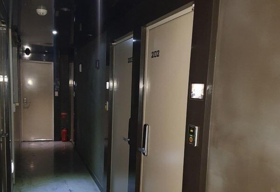 큐브모텔 외관 이미지