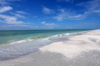 Island Inn - Beach