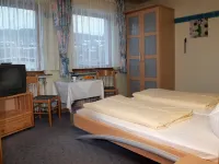 Pension "Dorfkrug" Hôtels à : Liesen