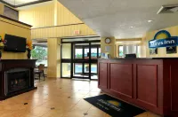 Days Inn by Wyndham Utica Hotels in Utica