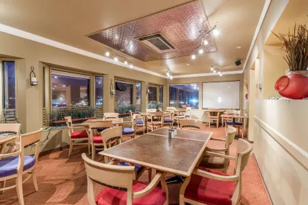 Ramada by Wyndham Williams Lake Отели в г. Уильямс Лэйк