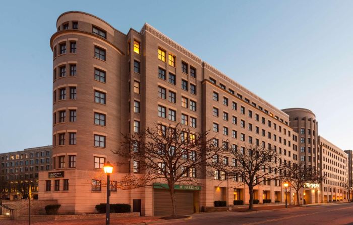 Embassy Suites by Hilton Alexandria Old Town