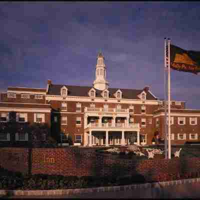 Molly Pitcher Inn Hotel Exterior