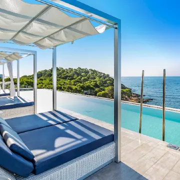 Catalonia Royal Ses Estaques-Adults Only Отели рядом с достопримечательностью «Пристань для яхт Санта-Эулалия»