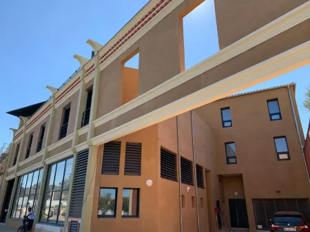 CIS Lamourelle Centre International de Sejour Отели рядом с достопримечательностью «Castle Auzias»