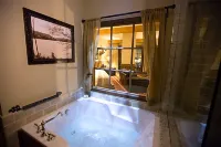 Big Cypress Lodge - Hot Tub