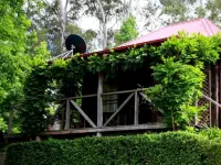 Cedar Creek Cottages Hotels in Millfield