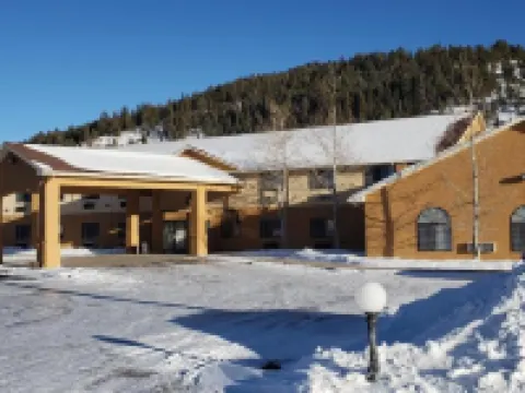 Quality Inn & Suites Hotels in South Fork