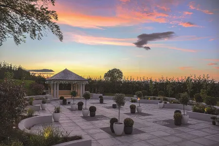 Radstone Hotel Отели в г. Карлюк