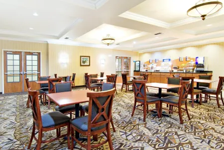 Holiday Inn Express & Suites Klamath Falls Central