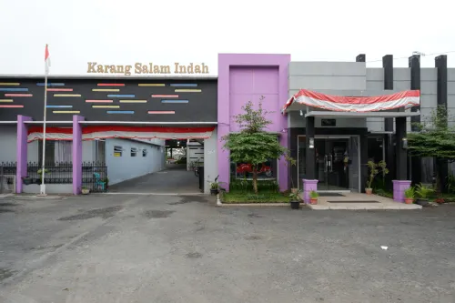 RedDoorz Near Stasiun Purwokerto Hotels in Kedungbanteng