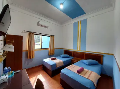 Hotel Dika Raya Hotels near TOSERBA ICON 5000 6000 8000