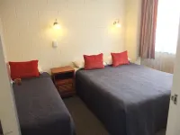 Colonial Court Motel