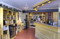 Crowsnest Vineyards Guesthouse Hotels in Keremeos