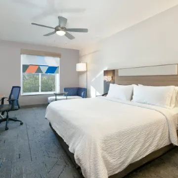 Holiday Inn Express & Suites NORTH DALLAS AT PRESTON by IHG
