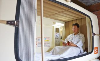 Capsule Hotel New Grand