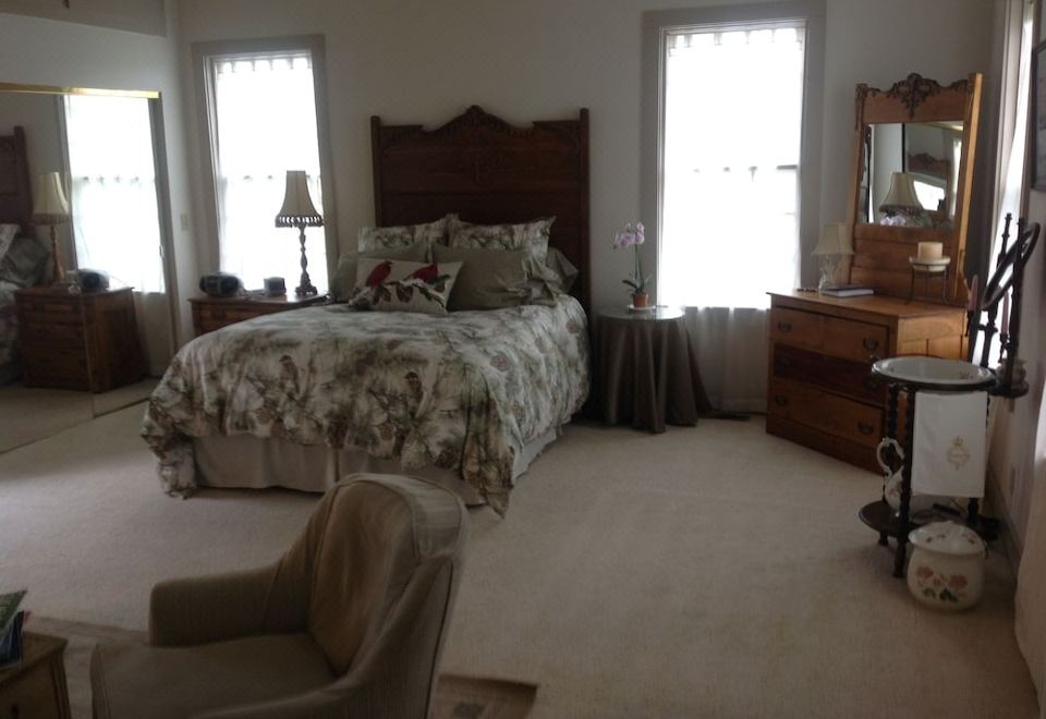 Blue Rooster Inn - Housity