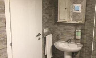 26 Suite Home