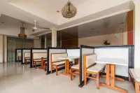 Hotel O Padang City Center Near Pantai Padang Formerly Hotel Siti Nurbaya - Balkoner