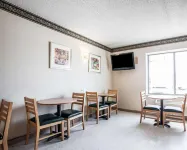 Rodeway Inn & Suites Milwaukee Airport