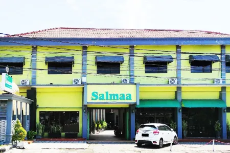 Hotel Salma Syariah Mitra RedDoorz Near Terminal Baru Kediri
