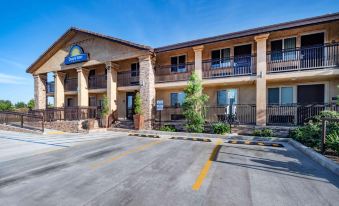 Days Inn by Wyndham Galt/Elk Grove South