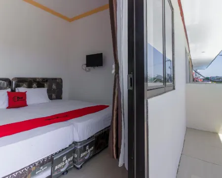 RedDoorz Near Sam Ratulangi Airport Manado Hotels in Mapanget