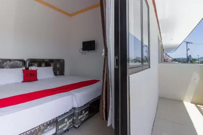 RedDoorz Near Sam Ratulangi Airport Manado Hoteller i Minaesa