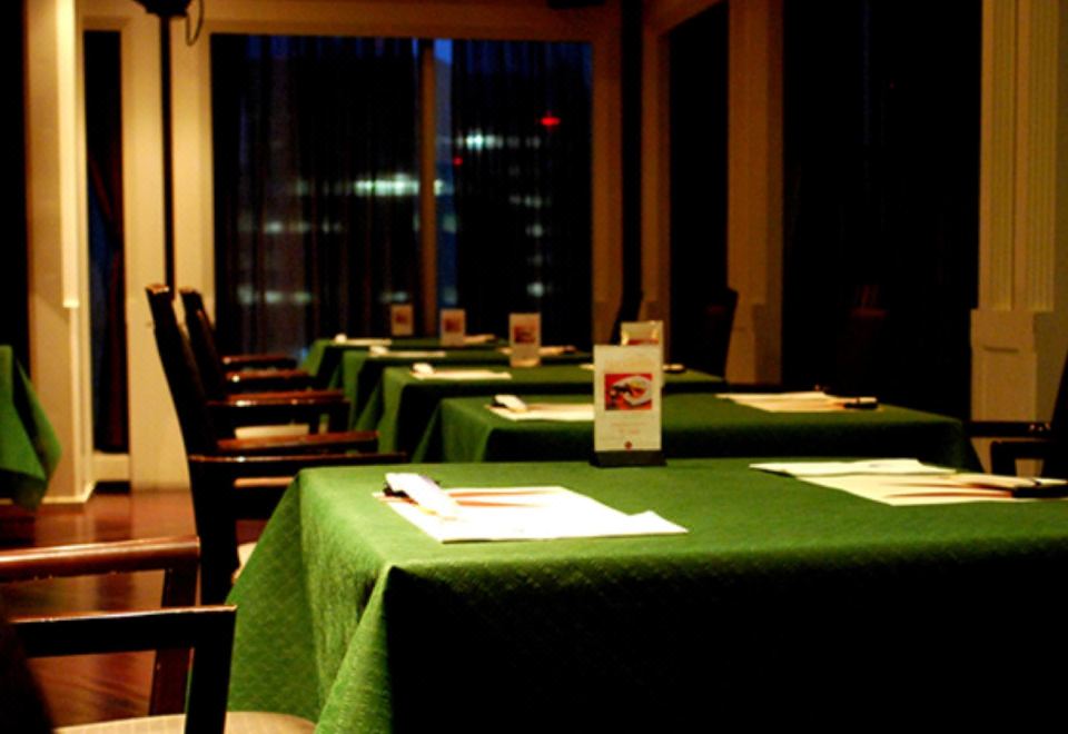 4. 호텔 카멜롯 재..