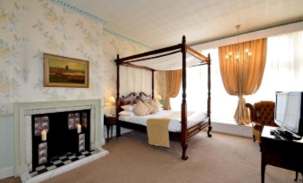 Cave Castle Hotel - Housity