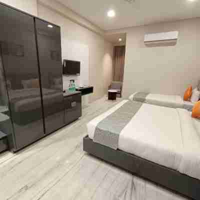 Hotel Shri Anand Dham 100 M from Shrinathji Temple Rooms