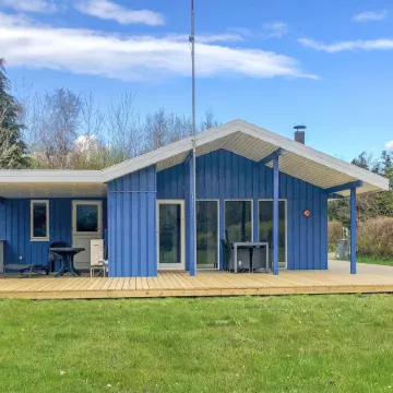 "Trixie" - 1km from the Sea
