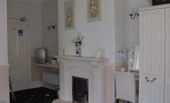 Crown Lodge - Housity