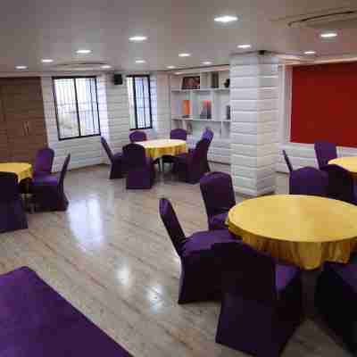 Royal Clarks Inn Dining/Meeting Rooms