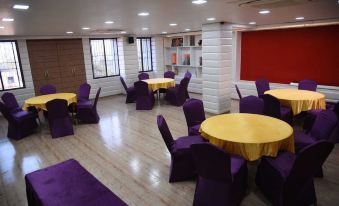 Royal Clarks Inn - Housity
