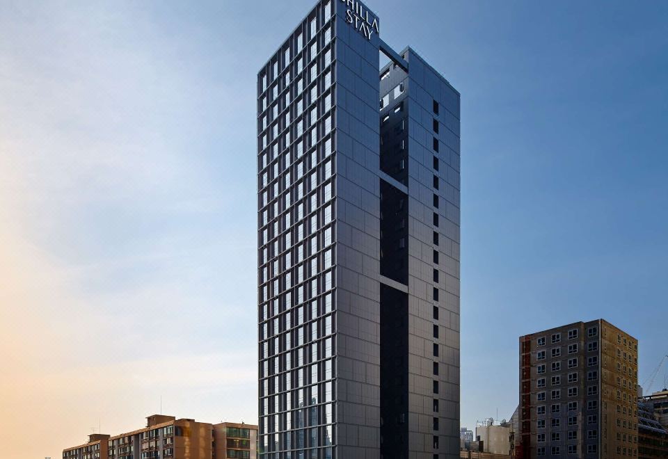 2. 신라스테이 서초..