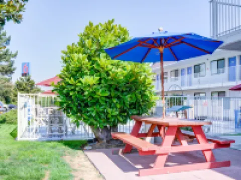 Motel 6 Springfield or  Eugene North Hotels in Springfield