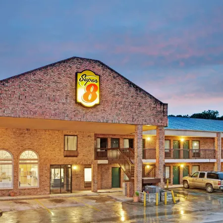 Super 8 by Wyndham Marietta/West/ATL Area