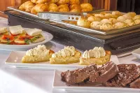 Charming Luxury Lodge & Private Spa - breakfast