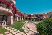 The Fantastic Residenza Badus 2-bedroom apartment sleeps 6(+child) With Sea View Hotels in 
